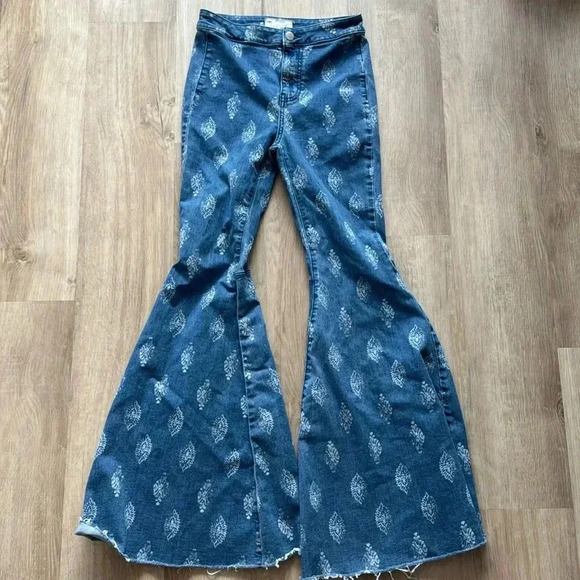 We the Free Bohemian Just Float On Flare Jeans Free People Sz 26 - Picture 2 of 11